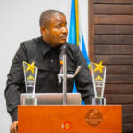 Mai-Ndombe News Awards 2025 : Dosta Nkumimpoyi dédie son trophée du meilleur jeune entrepreneur à la jeunesse