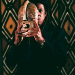 Art congolais : le masque Kifwebe de la République démocratique du Congo s’affiche dans un shooting de Jay-Z