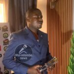 Mai-Ndombe : Dosta Nkumimpoyi reçoit son trophée de Meilleur jeune entrepreneur des Mai-Ndombe News Awards 2025