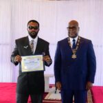 RDC : Fally Ipupa honore la mémoire de ses parents et transforme sa décoration en message d’espoir pour les jeunes