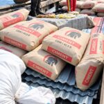 Mai-Ndombe : le député provincial Fiston Ngumba Lengi annonce plusieurs chantiers après l’arrivée des matériels de construction à Kiri